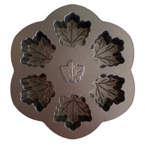 Nordic Ware Aluminum Maple Leaf Cakelet Pan Nonstick Spring Fall Baking USA Made